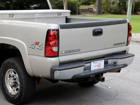 Used 2005 Chevrolet Silverado 2500 4x4 Extended Cab image 9