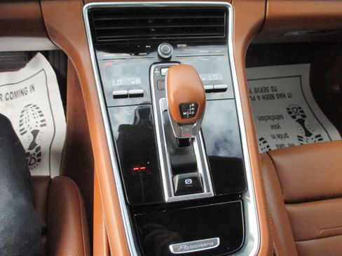 Used 2021 Porsche Panamera Sedan 4D image 9