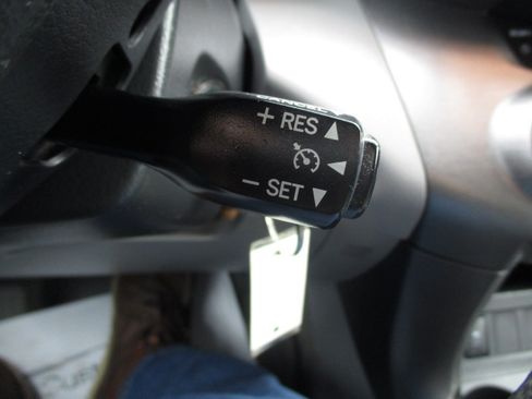 Used 2011 Toyota RAV4 image 35