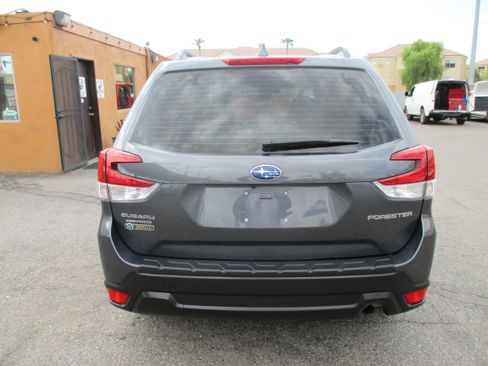 Used 2021 Subaru Forester 2.5i Premium Sport Utility 4D AWD/4WD image 8