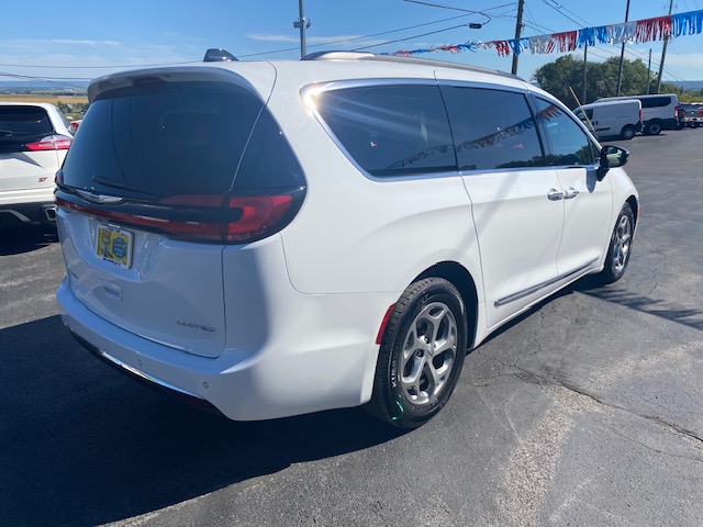 Used 2023 Chrysler Pacifica Limited FWD image 10