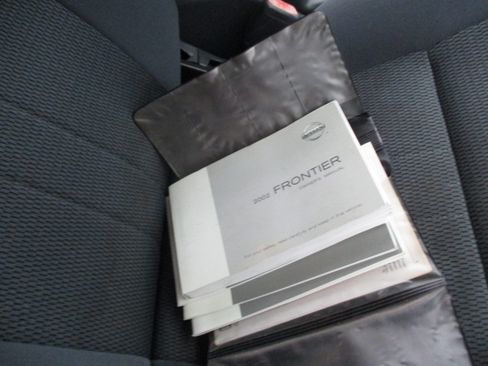 Used 2002 Nissan Frontier XE image 20