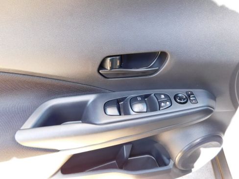 Used 2024 Nissan Kicks S image 12