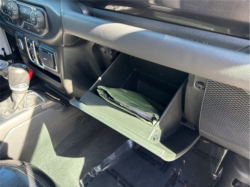 Used 2021 Jeep Wrangler Unlimited Sahara w/ Altitude image 40