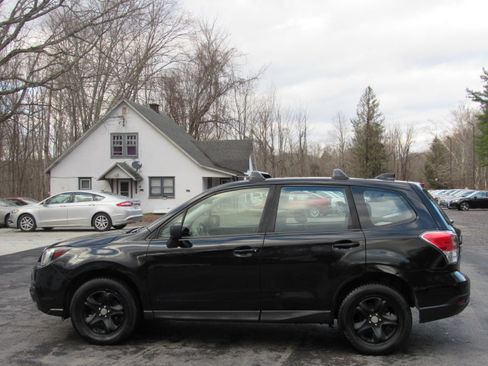 Used 2017 Subaru Forester 2.5i image 4