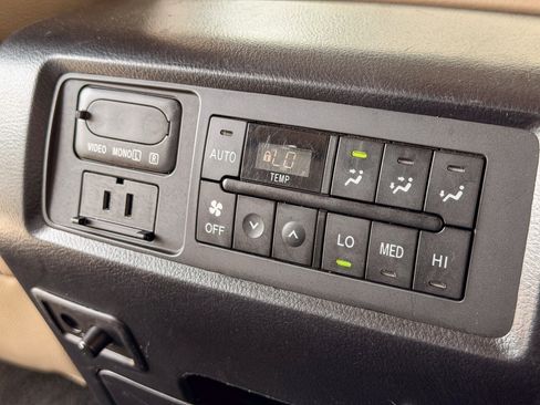 Used 2016 Toyota Sequoia 4WD Platinum image 21