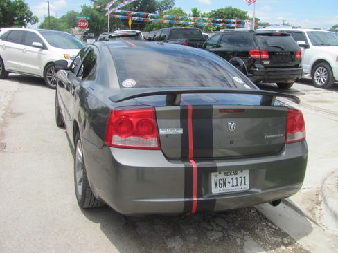 Used 2010 Dodge Charger SXT RWD image 2