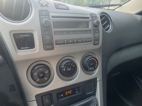 Used 2010 Toyota Matrix S image 31