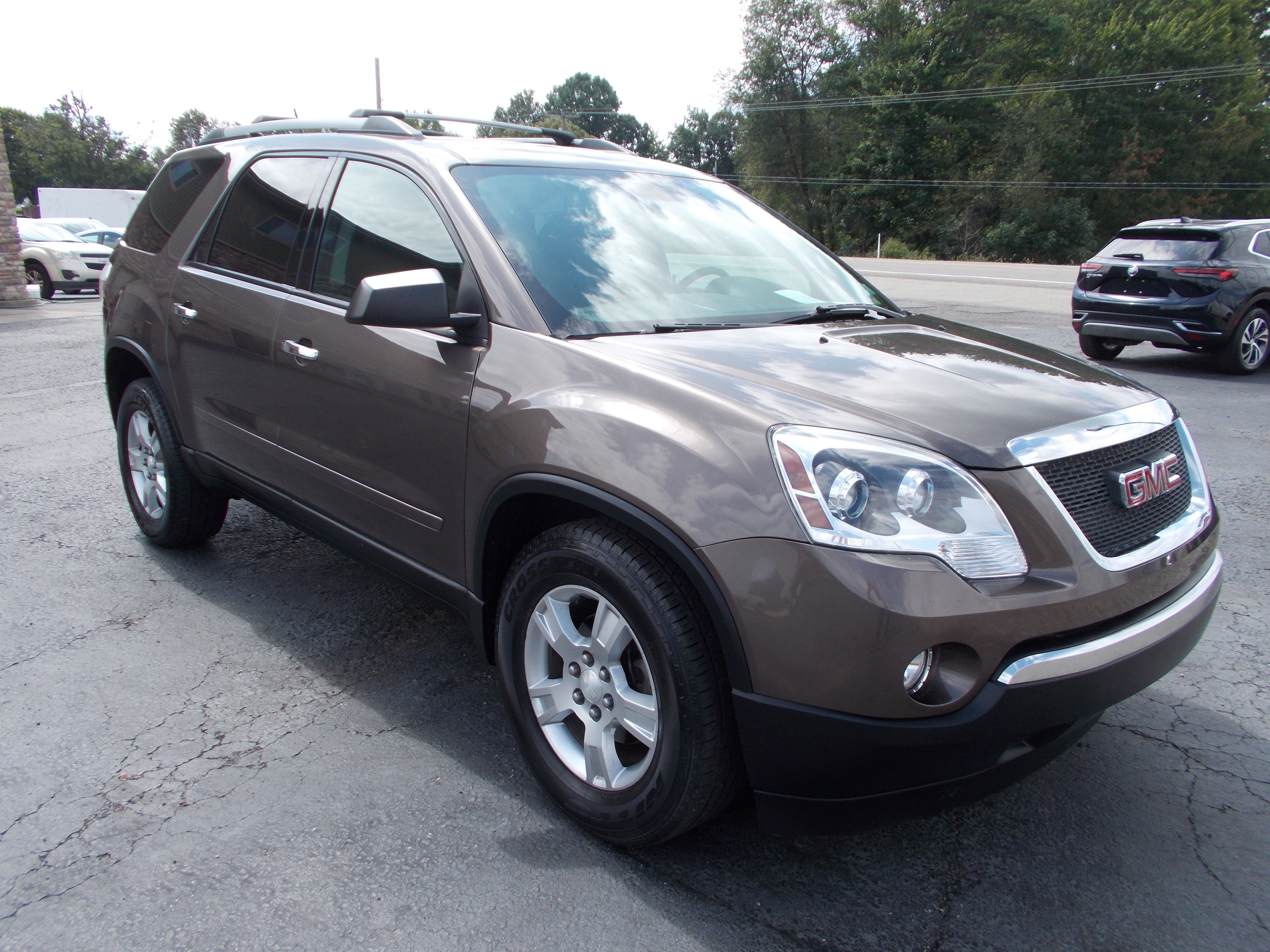 Used 2012 GMC Acadia AWD SLE image 3