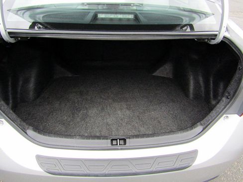 Used 2018 Toyota Corolla LE image 11