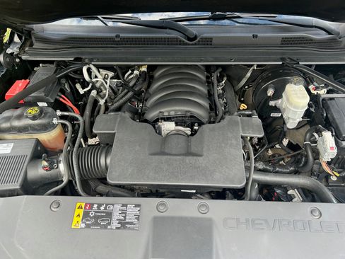 Used 2019 Chevrolet Suburban LT image 21