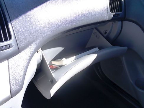 Used 2010 Hyundai Elantra SE image 17