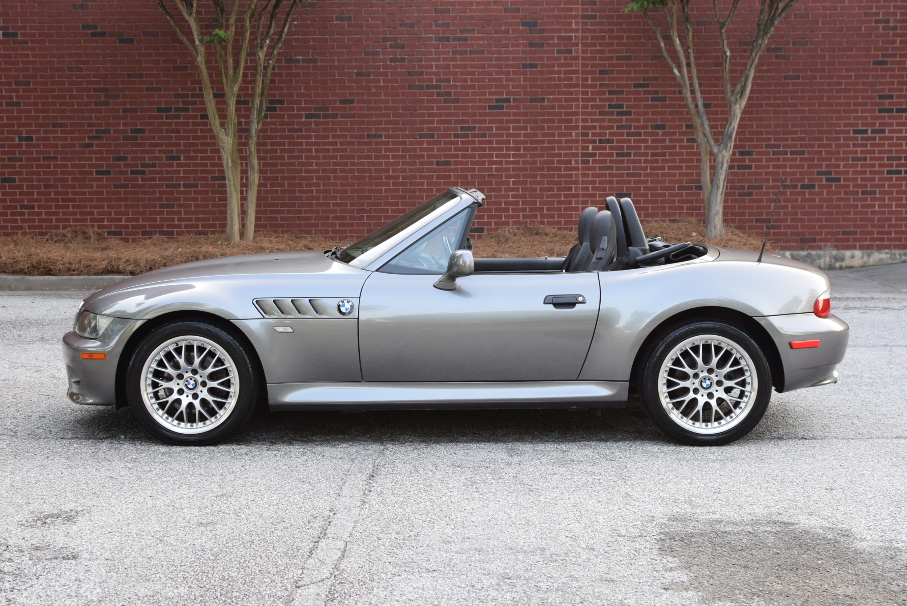 Used 2001 BMW Z3 3.0i RWD image 1