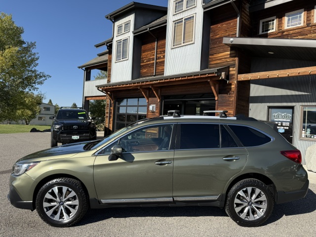 Used 2018 Subaru Outback 3.6R Touring AWD/4WD image 2