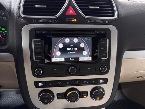 Used 2015 Volkswagen Eos Komfort image 10