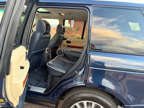 Used 2011 Land Rover Range Rover Supercharged AWD/4WD image 17