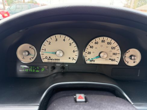 Used 2004 Ford Thunderbird image 9