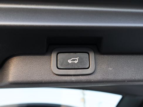 Used 2018 Land Rover Discovery HSE Luxury image 42