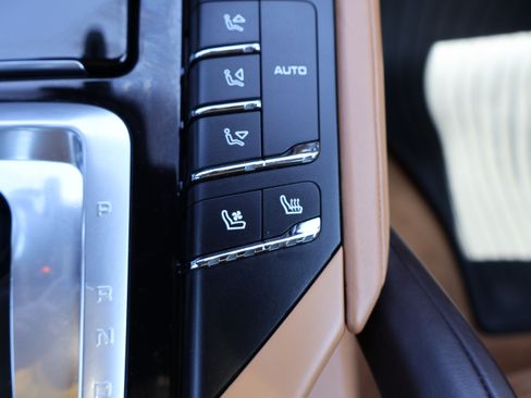 Used 2016 Porsche Cayenne S image 22