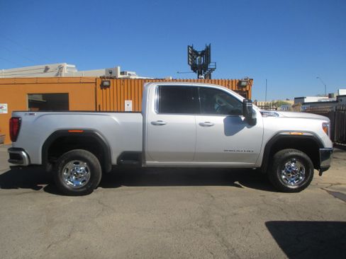 Used 2022 GMC Sierra 2500 SLE image 1