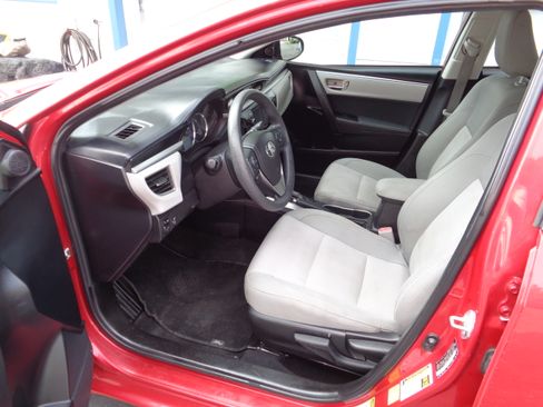 Used 2015 Toyota Corolla LE image 4