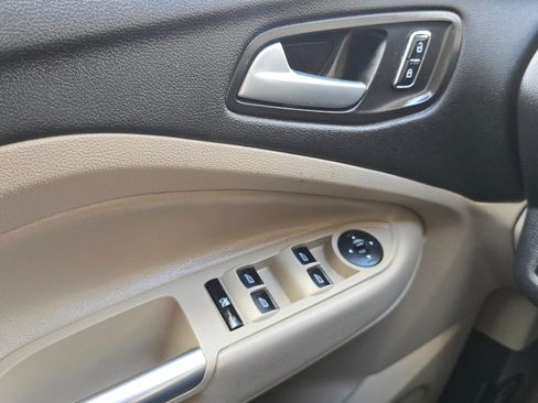 Used 2014 Ford Escape SE image 16