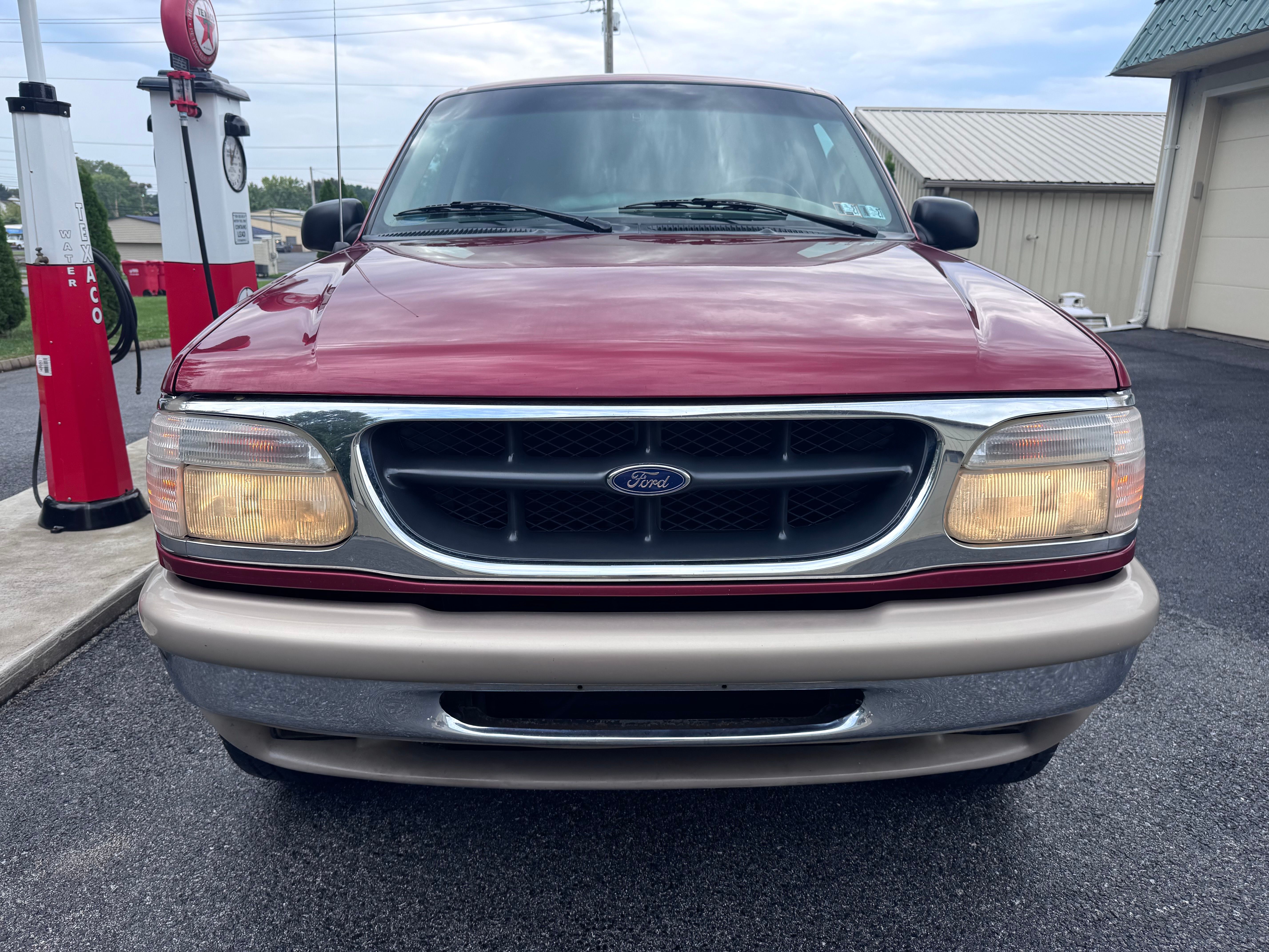 Used 1998 Ford Explorer 4WD Eddie Bauer image 3
