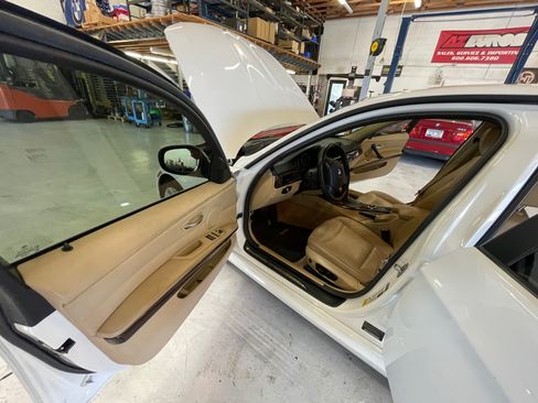 Used 2011 BMW 328i image 16