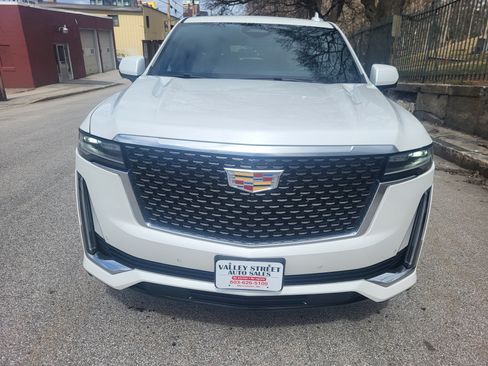 Used 2022 Cadillac Escalade Premium Luxury image 1
