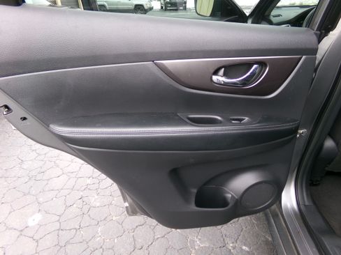 Used 2015 Nissan Rogue SV image 15