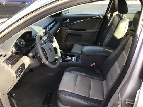 Used 2008 Mercury Sable Premier image 2