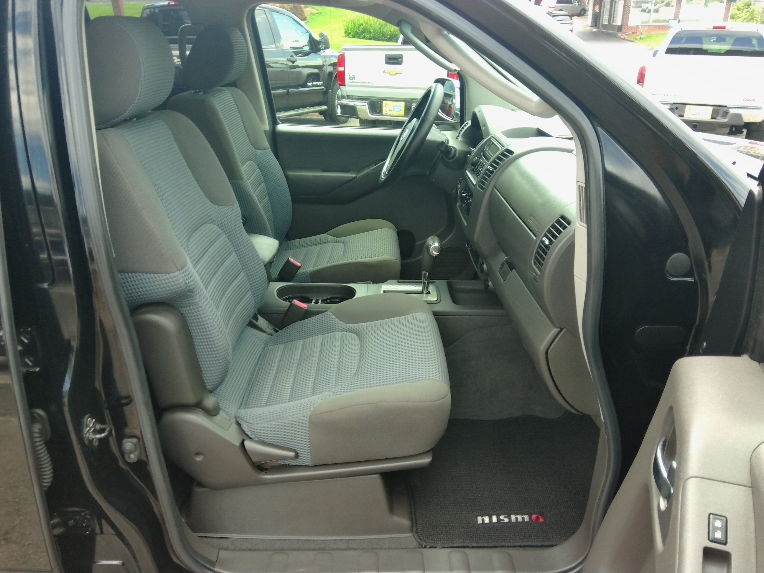Used 2007 Nissan Frontier 4x4 Crew Cab NISMO image 28