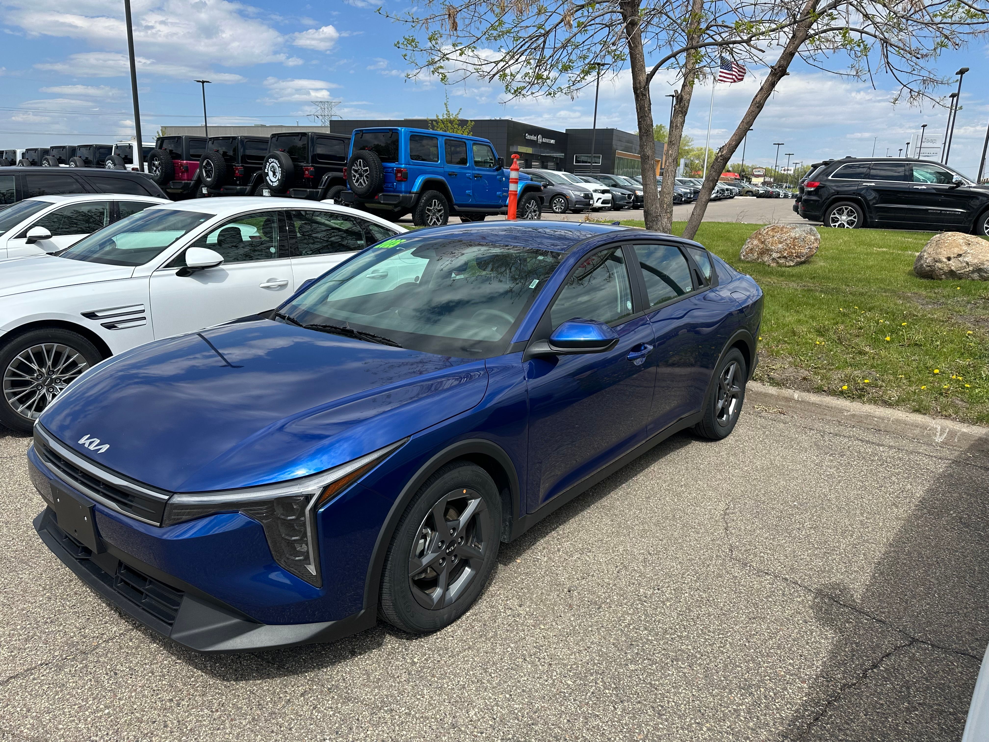Used 2025 Kia K4 LX FWD image 1