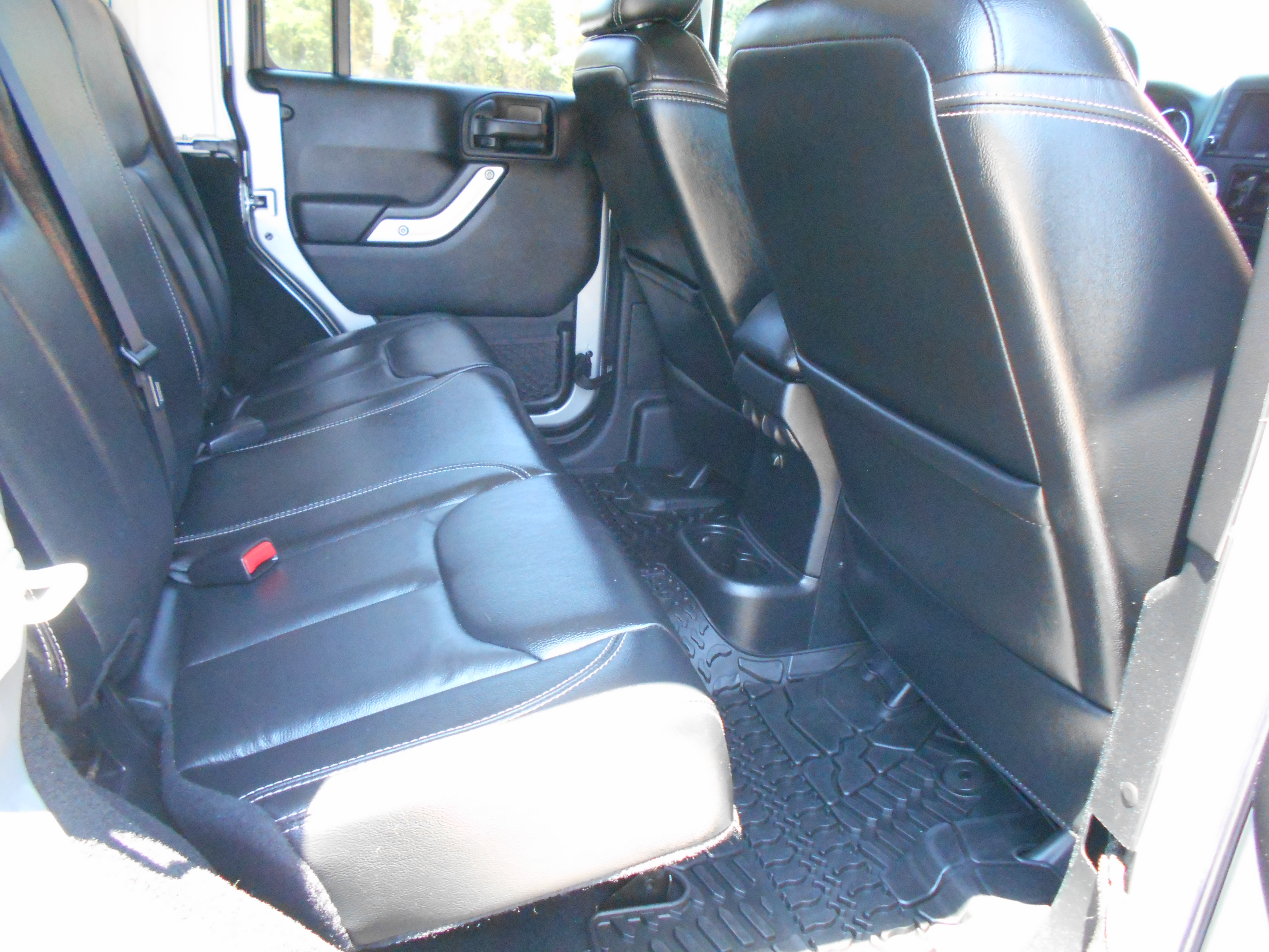 Used 2016 Jeep Wrangler Unlimited Sahara AWD/4WD image 10