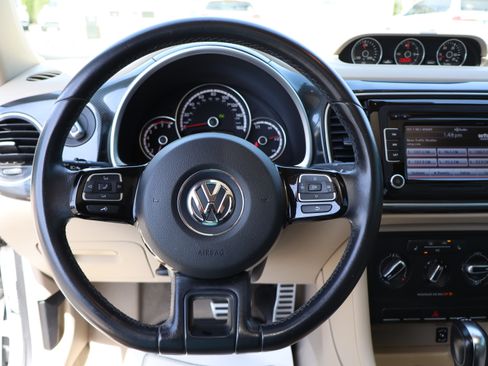 Used 2013 Volkswagen Beetle 2.0T image 21
