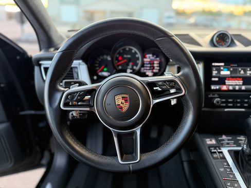 Used 2017 Porsche Macan Turbo AWD/4WD image 11