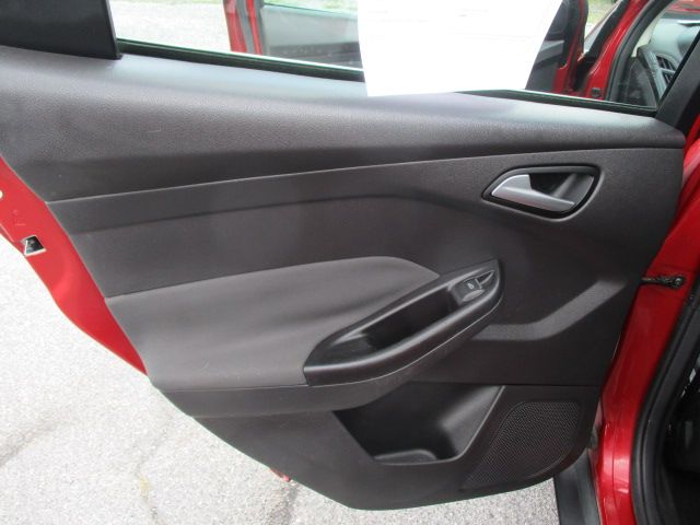 Used 2012 Ford Focus SEL Hatchback FWD image 16