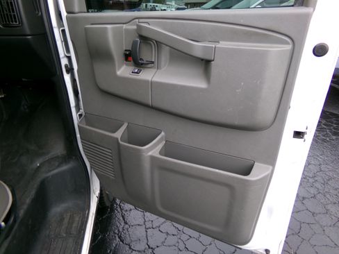 Used 2020 GMC Savana 3500 image 11