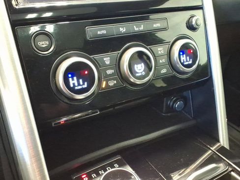 Used 2017 Land Rover Discovery HSE image 15