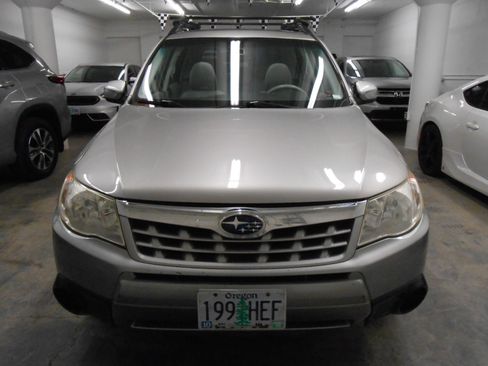 Used 2011 Subaru Forester 2.5X Premium image 3