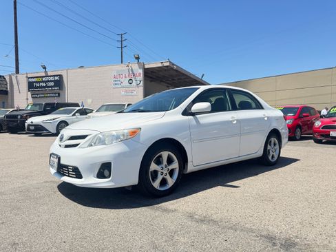 Used 2012 Toyota Corolla LE FWD image 3