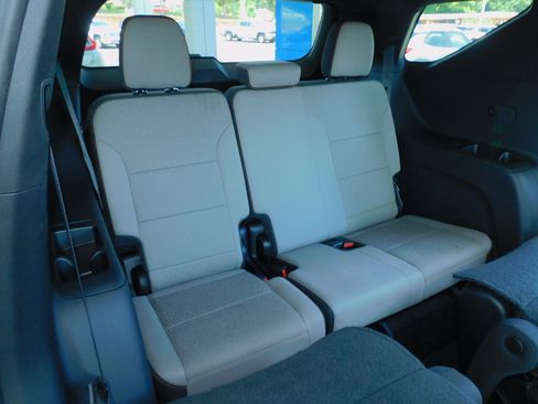 Used 2026 Chevrolet Traverse FWD LT image 17