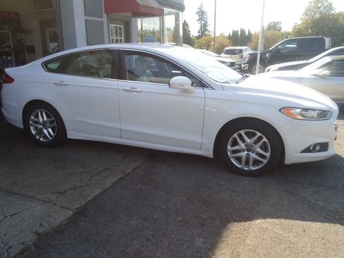 Used 2013 Ford Fusion SE image 4