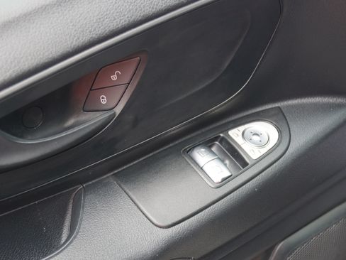 Used 2020 Mercedes-Benz Metris image 9