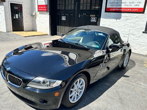 Used 2005 BMW Z4 2.5i image 6