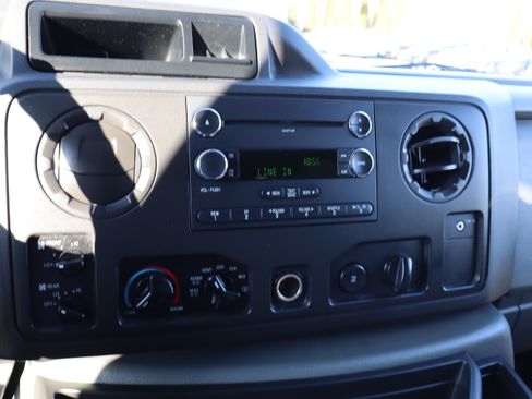 Used 2012 Ford E-350 and Econoline 350 XLT image 22