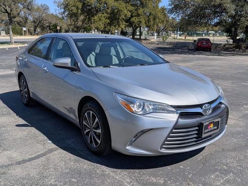 Used 2016 Toyota Camry XLE image 10