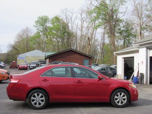 Used 2011 Toyota Camry LE Sedan FWD image 9
