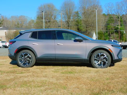 New 2026 Chevrolet Equinox EV LT image 10