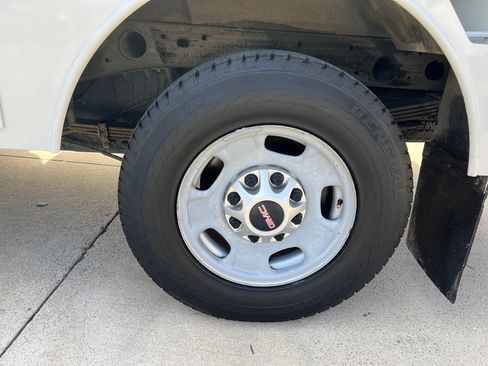 Used 2011 GMC Sierra 2500 W/T image 17